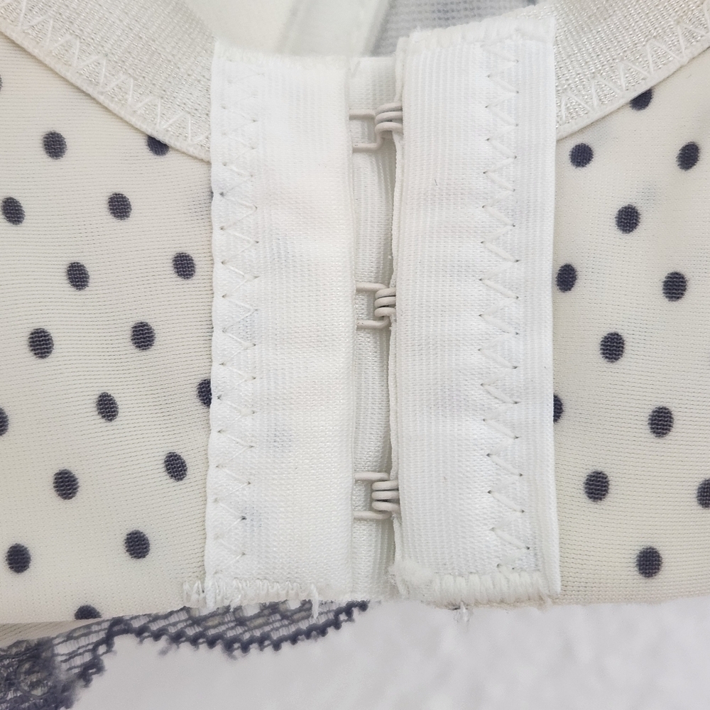 AVENUE BODY SIZE 40D. Polka Dot Lace Trim - Picture 8 of 11